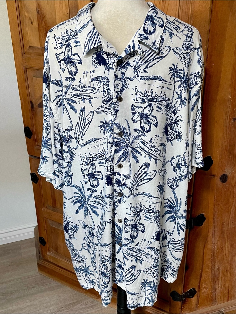 Tropical White & Navy Hawaiian Print Button-Up Shirt